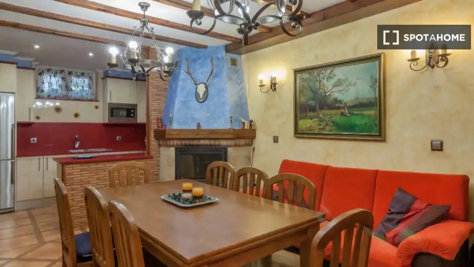 Comedor de Piso para compartir en Torrelavega  con Aire acondicionado, Terraza y Amueblado