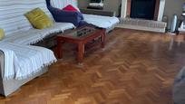 Sala d'estar de Casa o xalet en venda en Algeciras amb Calefacció, Jardí privat i Terrassa