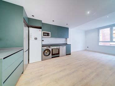 Flat with balcony for sale in Calle de las Delicias 15