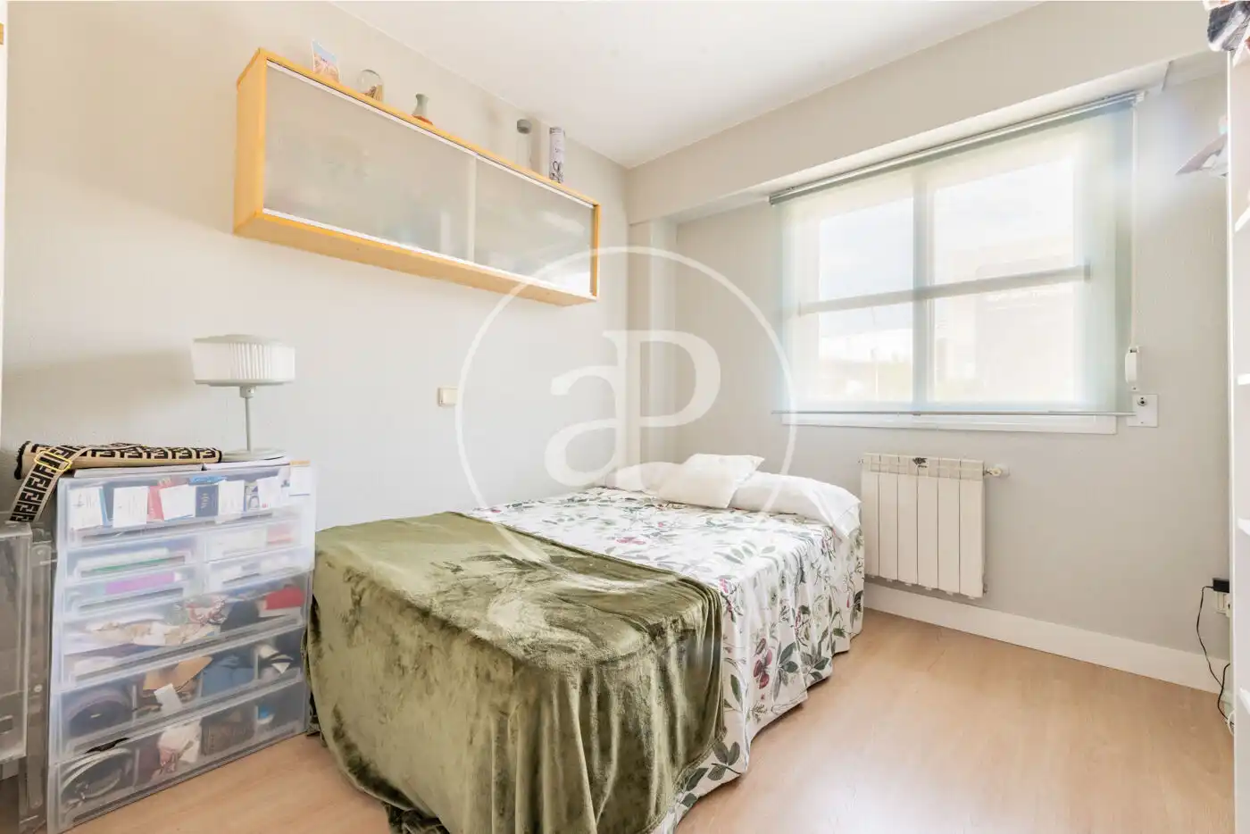 Habitación de Casa adosada en venta en Madrid con Aire acondicionado, Calefacción y Jardín privado