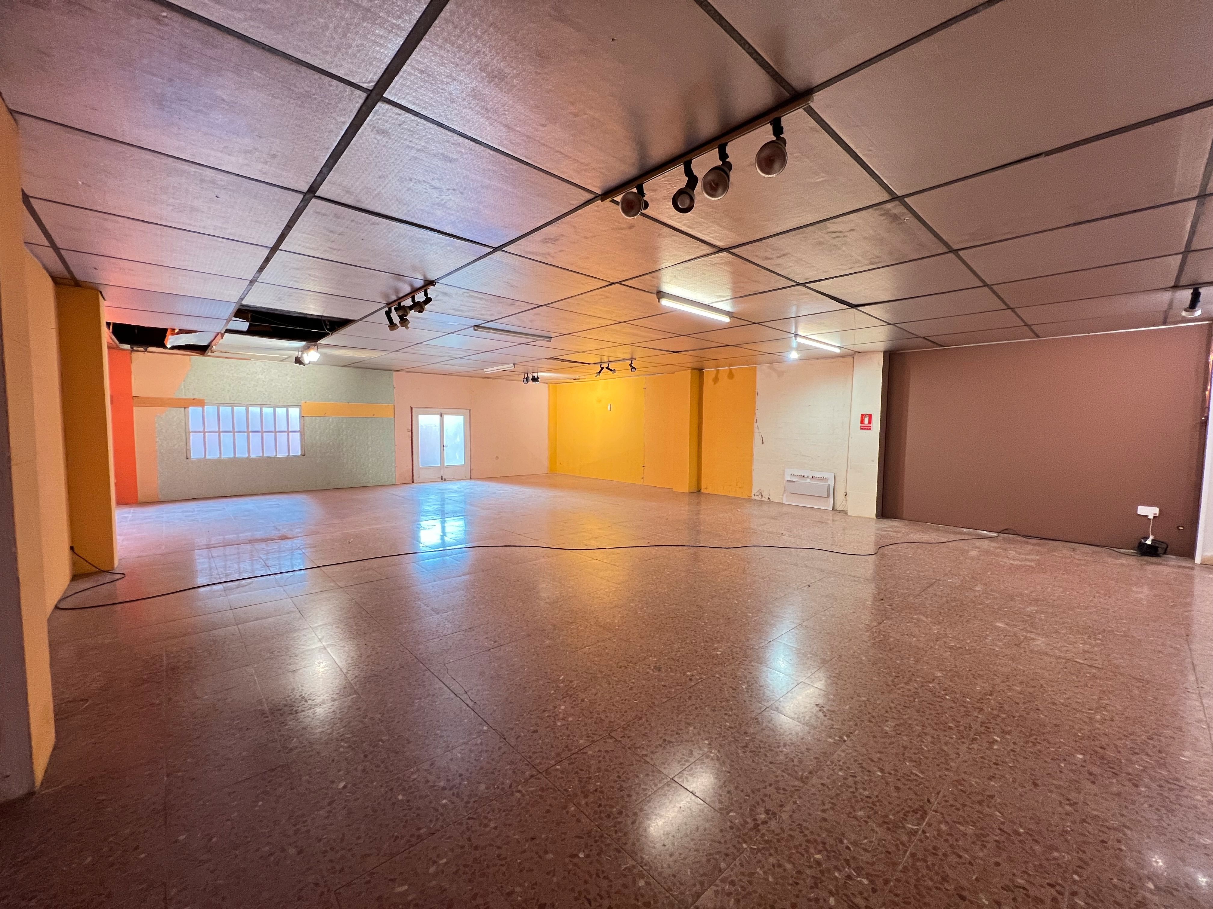 Premises for sale in Terrassa  with Alarm