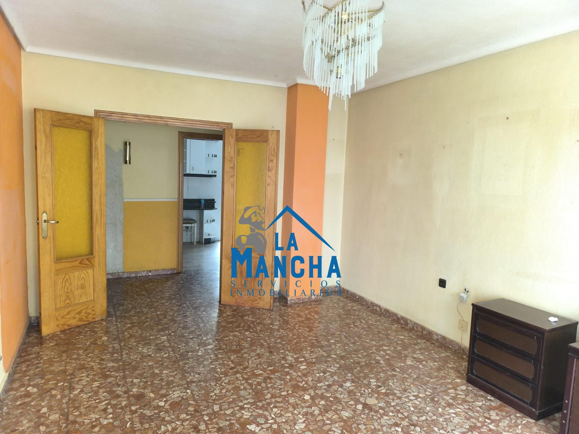 Sala de estar de Piso en venta en  Albacete Capital con Calefacción y Balcón