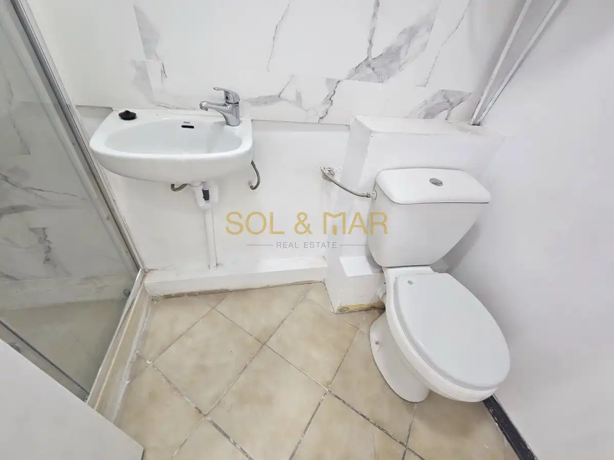 Badezimmer von Wohnungen zur Miete in Torremolinos mit Klimaanlage
