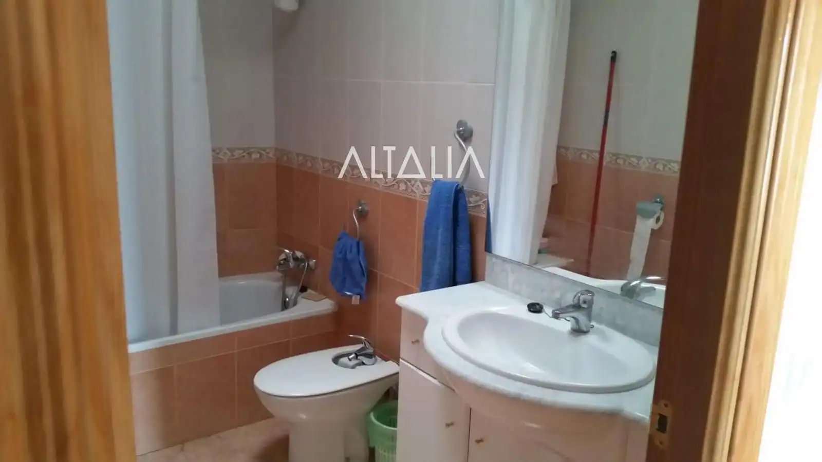 Bany de Casa o xalet en venda en Villanueva de Guadamejud amb Terrassa, Traster i Moblat