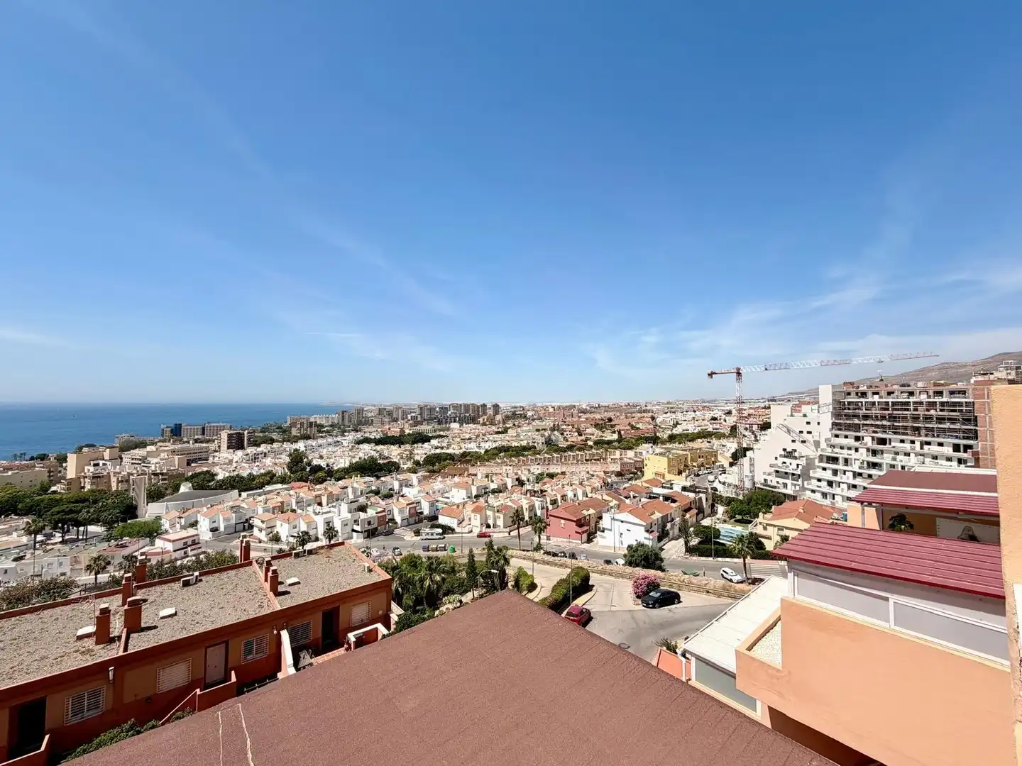 Außenansicht von Wohnung zum Verkauf in Roquetas de Mar mit Klimaanlage, Terrasse und Möbliert