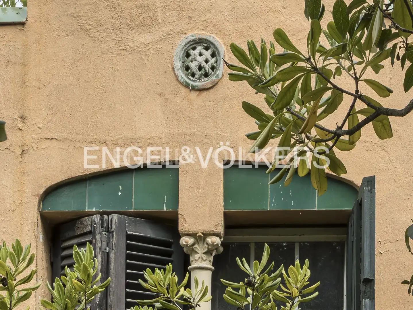Vista exterior de Casa o xalet en venda en Barcelona amb Calefacció, Jardí privat i Terrassa