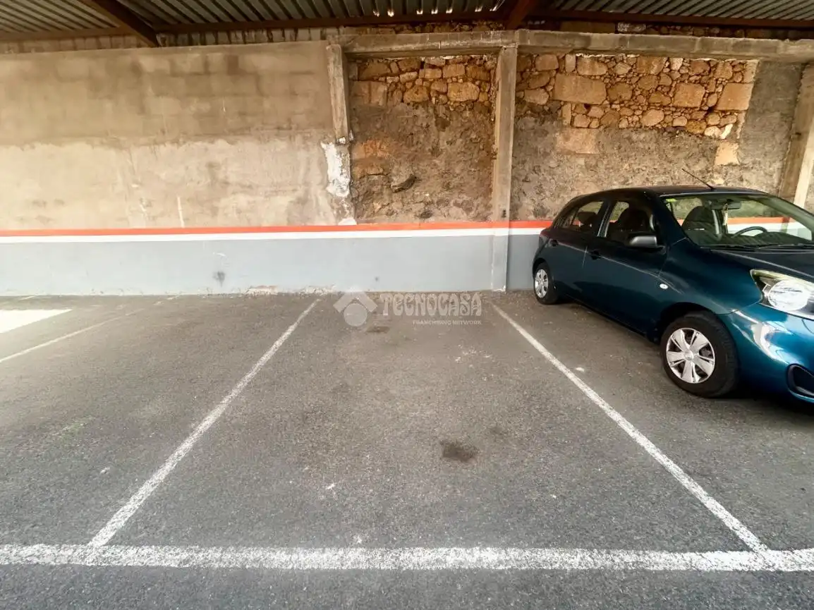 Parkplatz von Garage zum Verkauf in Arafo