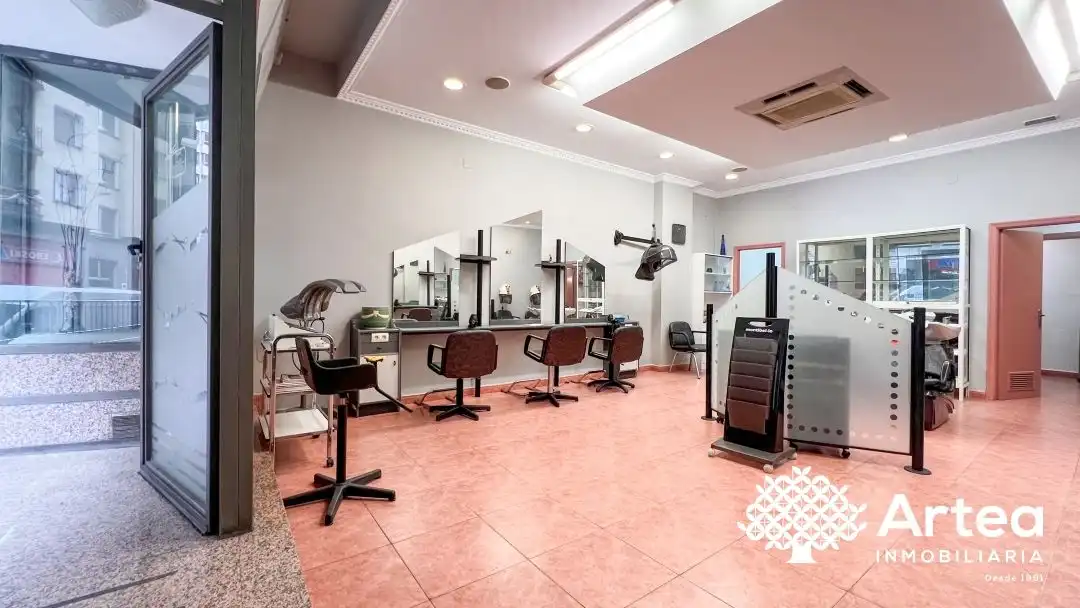 Local comercial en venda a Grupo Tomás Zubiría Ybarra, imagen 2