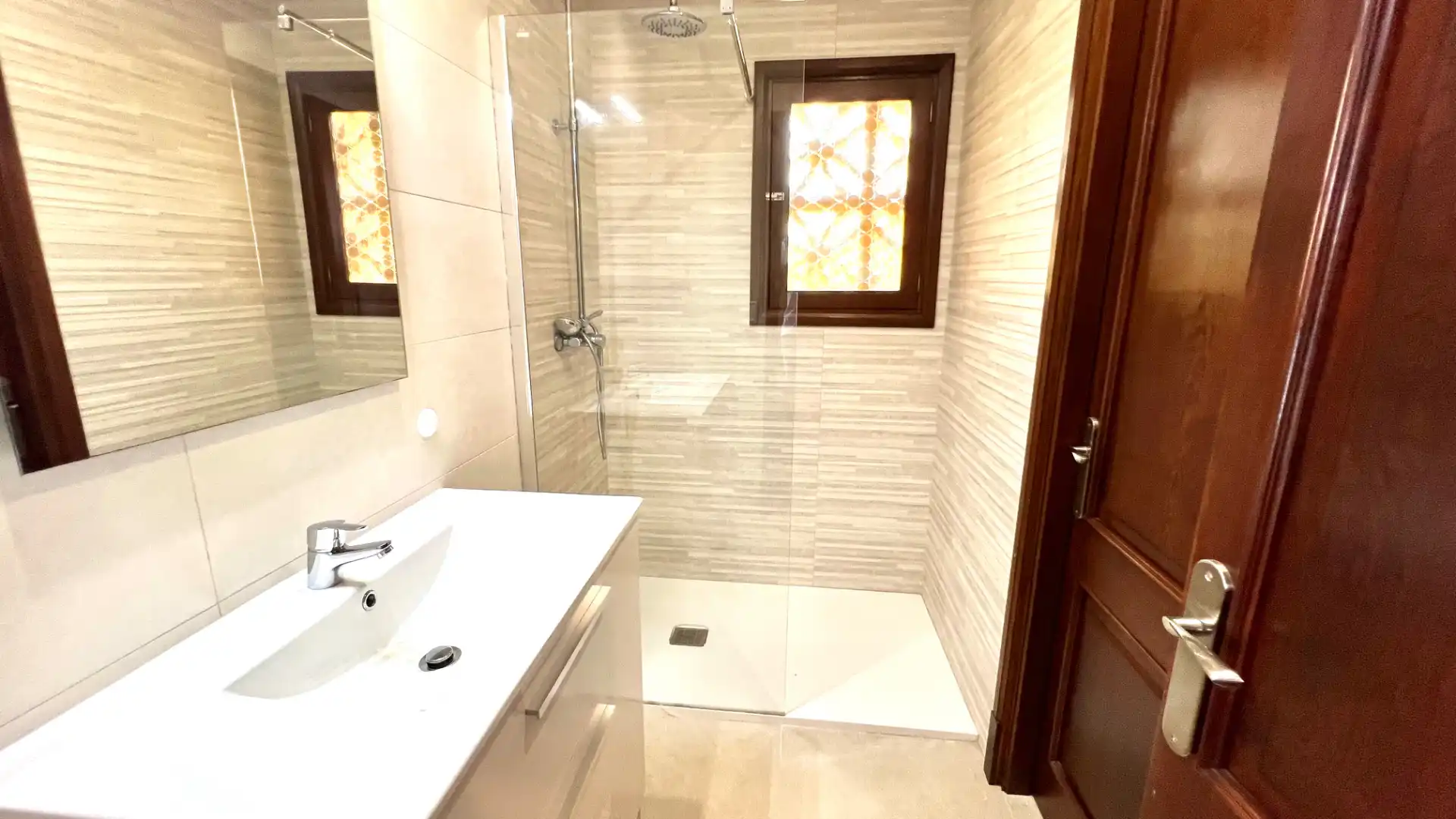 Bathroom of Flat for rent in Alcúdia  with Air Conditioner, Parquet flooring and Terrace