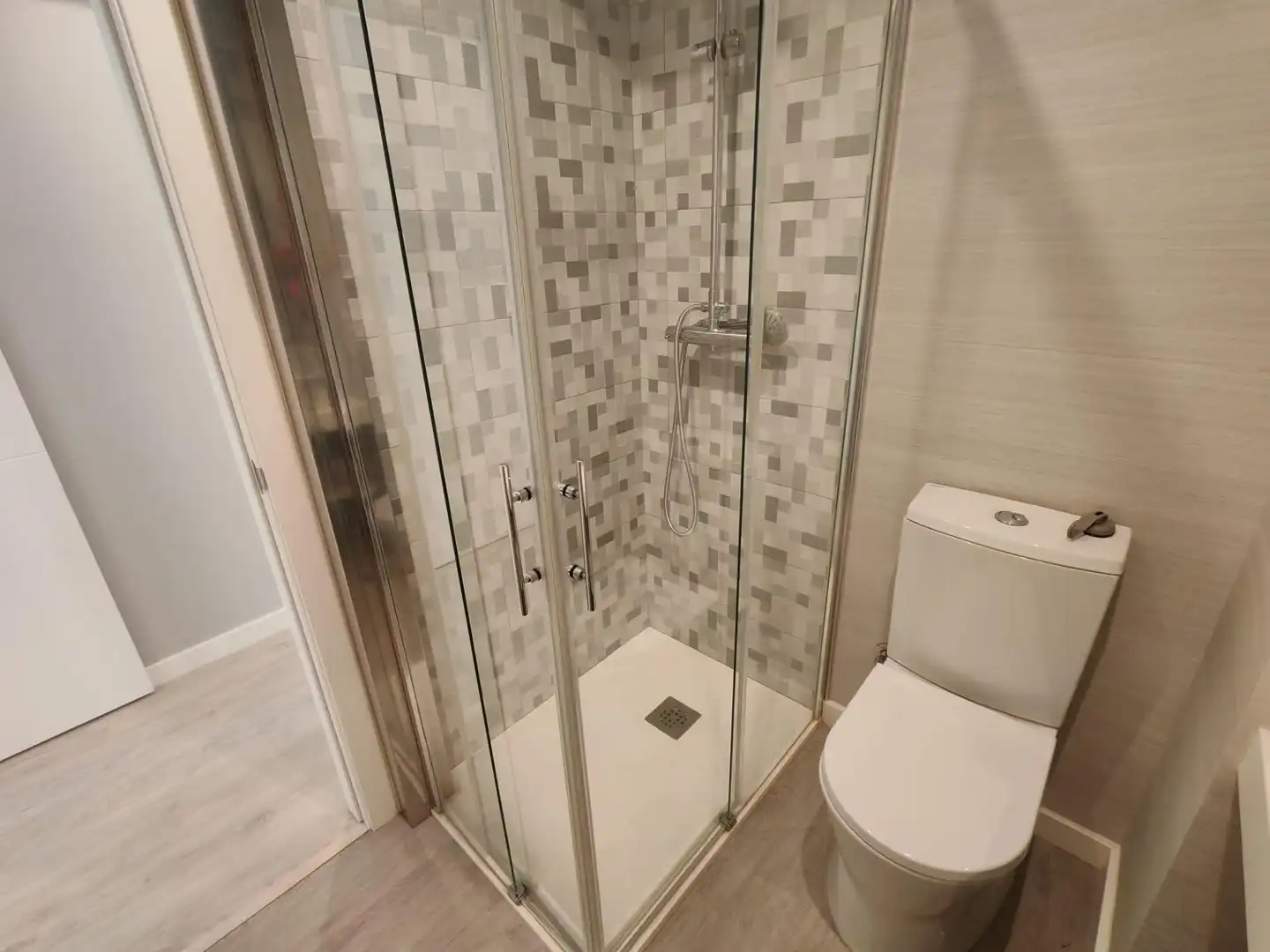 Bathroom of Flat for rent in Vigo   with Heating, Terrace and Storage room