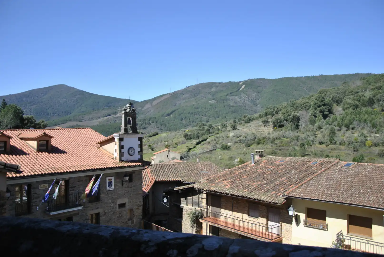 Vista exterior de Finca rústica en venda en Robledillo de Gata amb Aire condicionat, Calefacció i Jardí privat