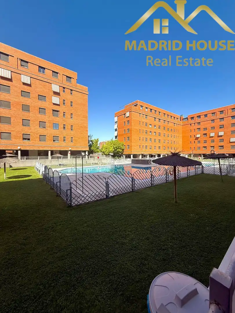 Piscina de Àtic en venda en Madrid amb Aire condicionat, Calefacció i Terrassa