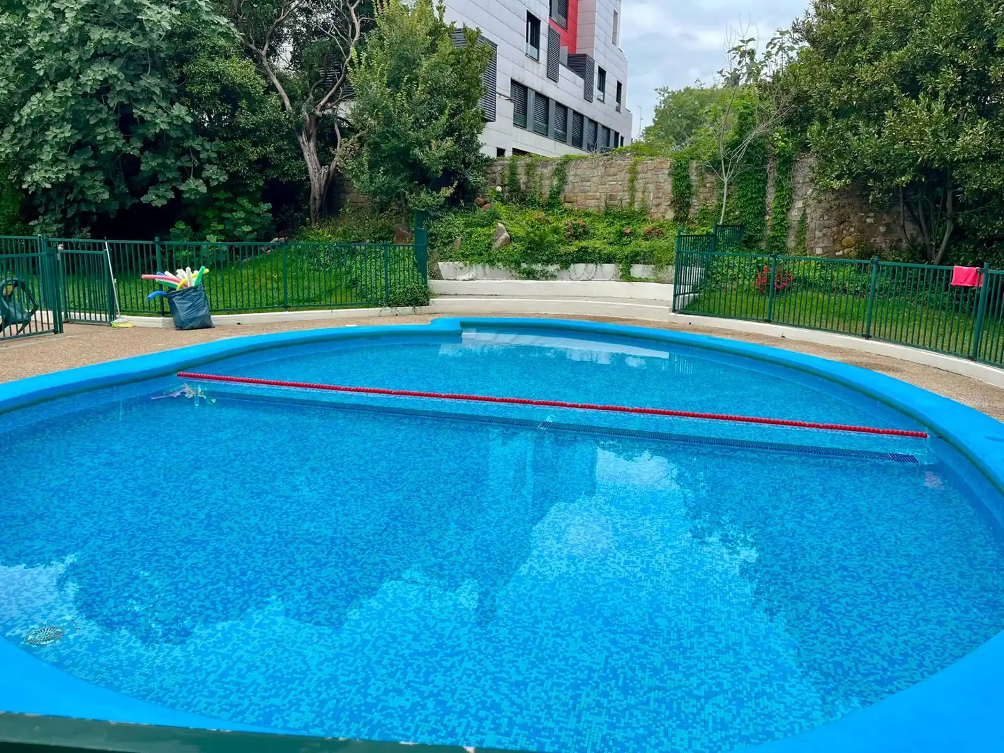 Piscina de Estudi en venda en Zarautz amb Piscina comunitària