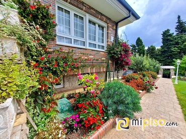 Chalet con jardín en venta en Bárcena de Cicero
