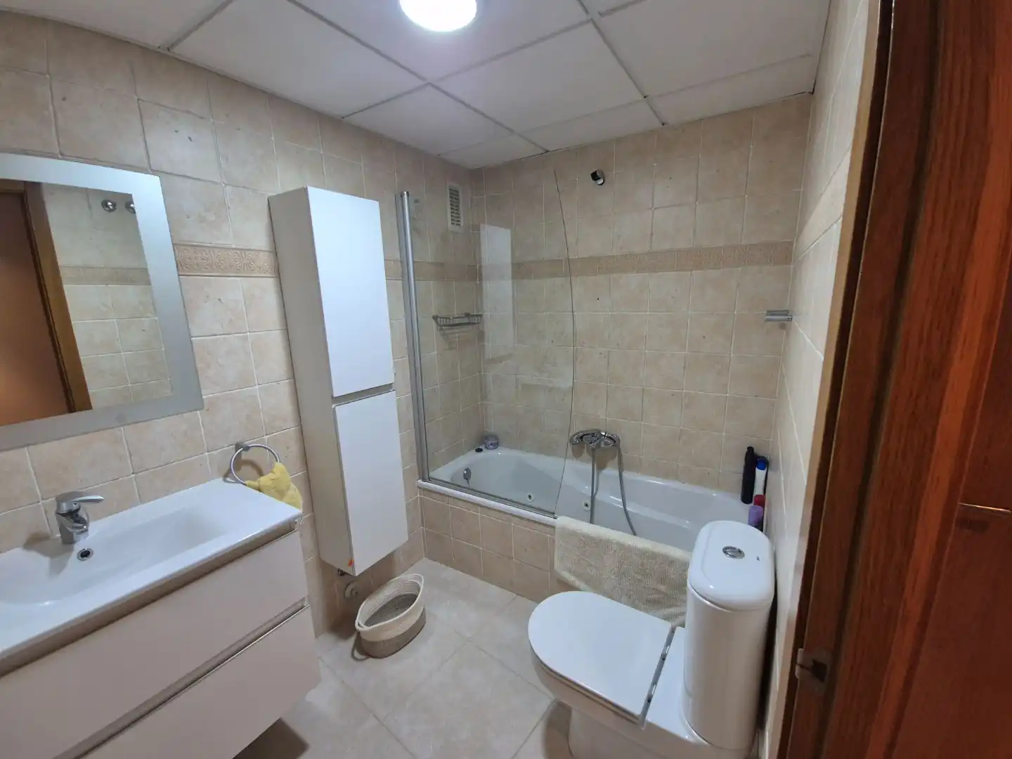 Badezimmer von Wohnung zur Miete in Dénia mit Klimaanlage, Heizung und Privatgarten