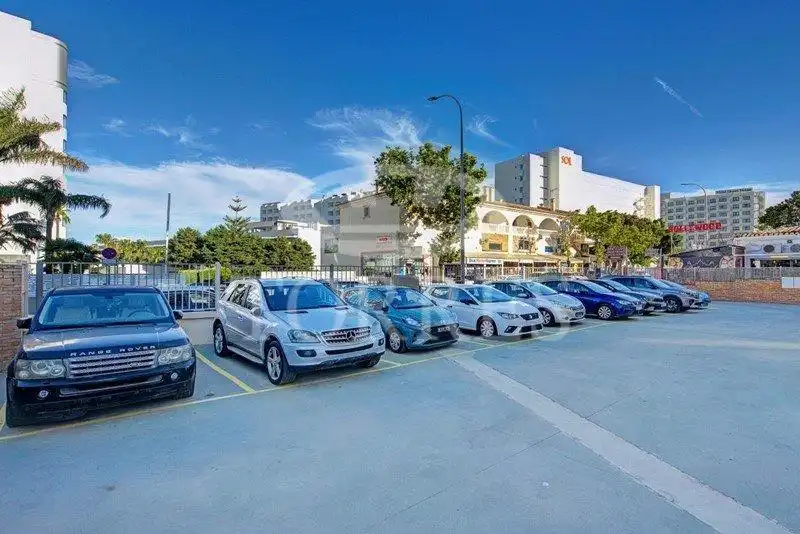 Aparcament de Pis en venda en Torremolinos amb Aire condicionat i Piscina comunitària