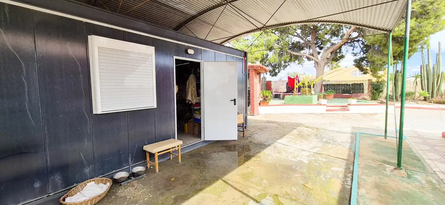 Vista exterior de Casa o xalet en venda en Elche / Elx amb Aire condicionat, Jardí privat i Traster