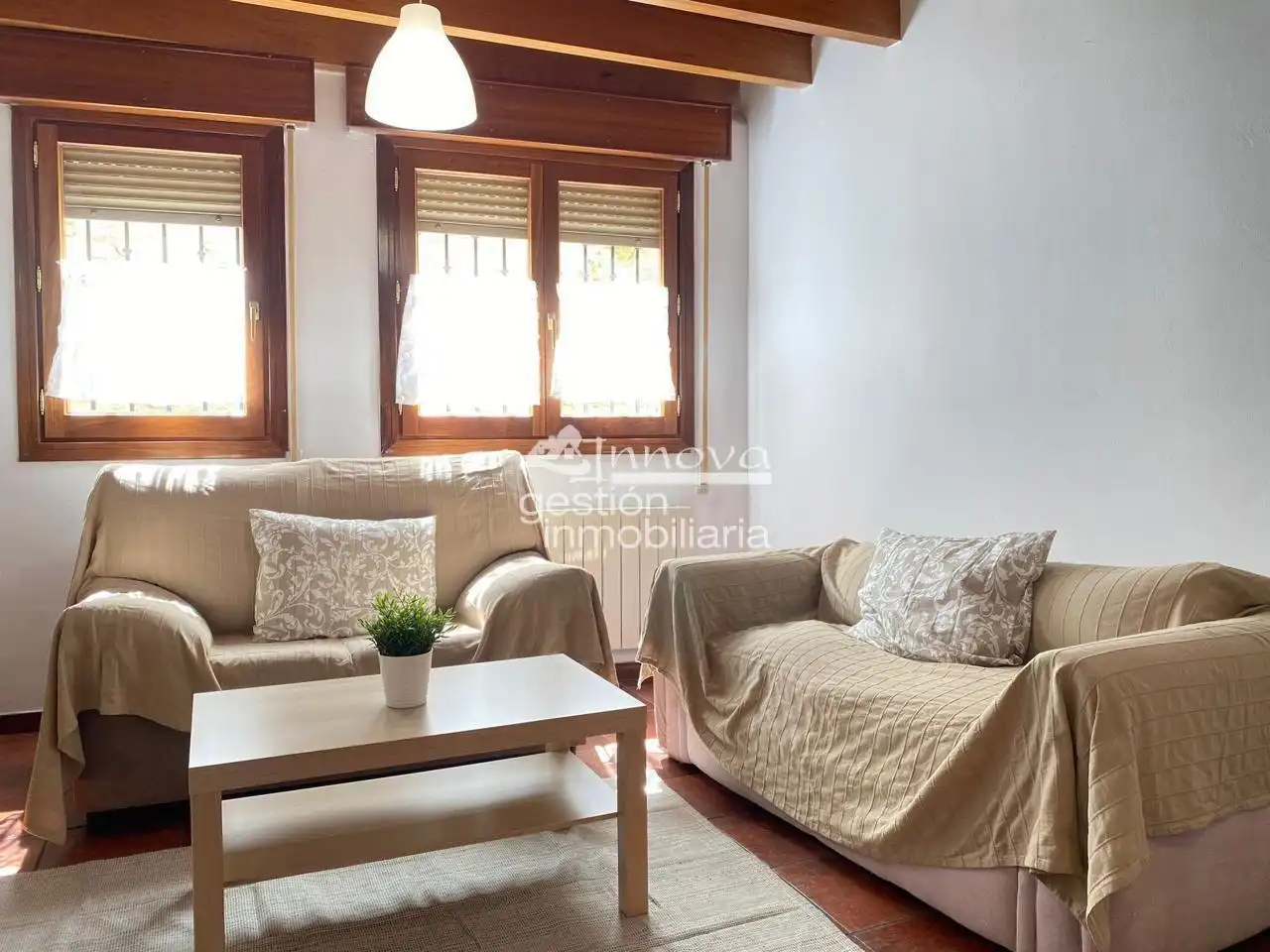 Sala de estar de Piso para compartir en Segovia con Calefacción, Terraza y Amueblado