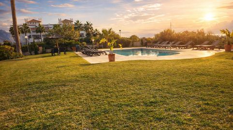 Foto 4 de Apartament en venda a Avenida Arroyo las Cañas, La Concha - Resina Golf, Estepona