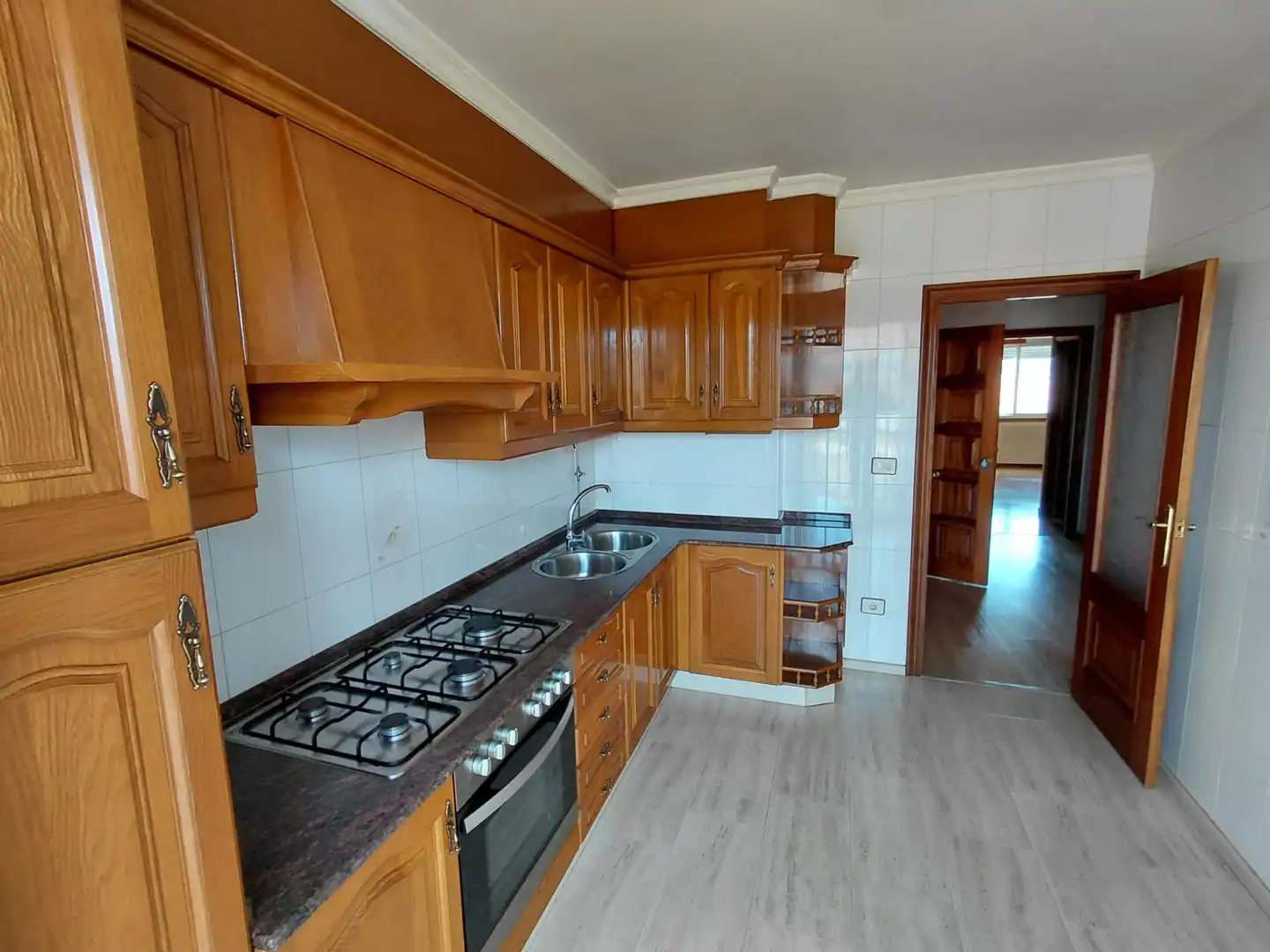 Küche von Wohnung zum Verkauf in Melide mit Abstellraum