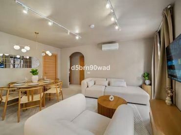 Apartament amb piscina en venda a Plaza de los Naranjos 8