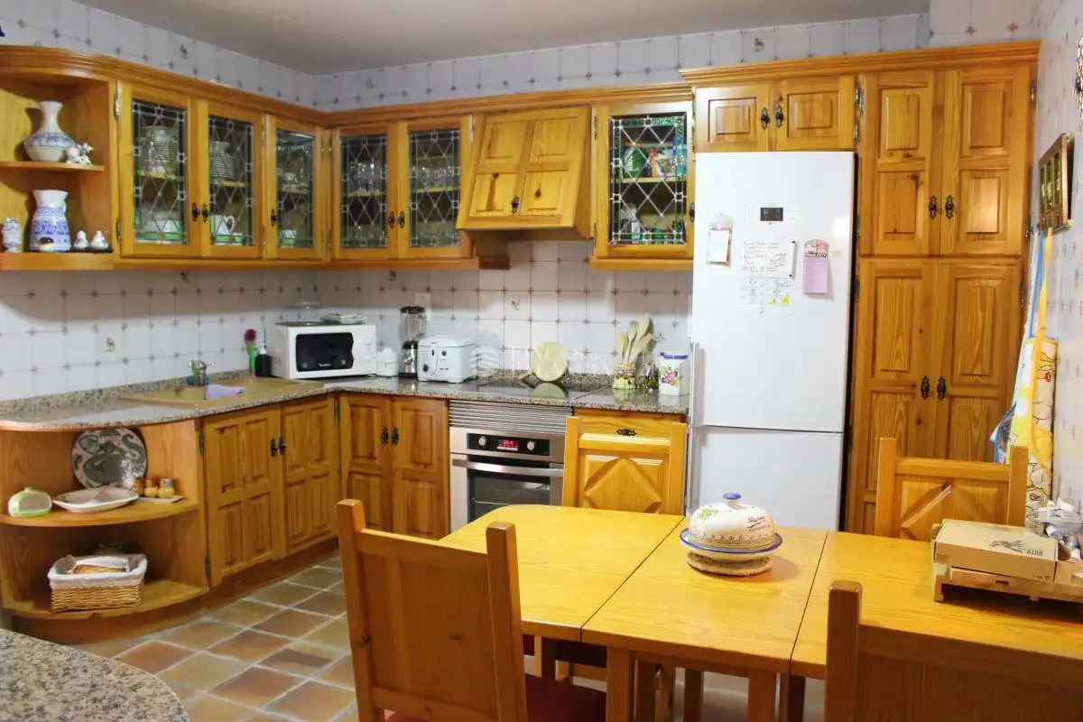 Cuina de Casa o xalet en venda en Segorbe amb Calefacció, Jardí privat i Terrassa