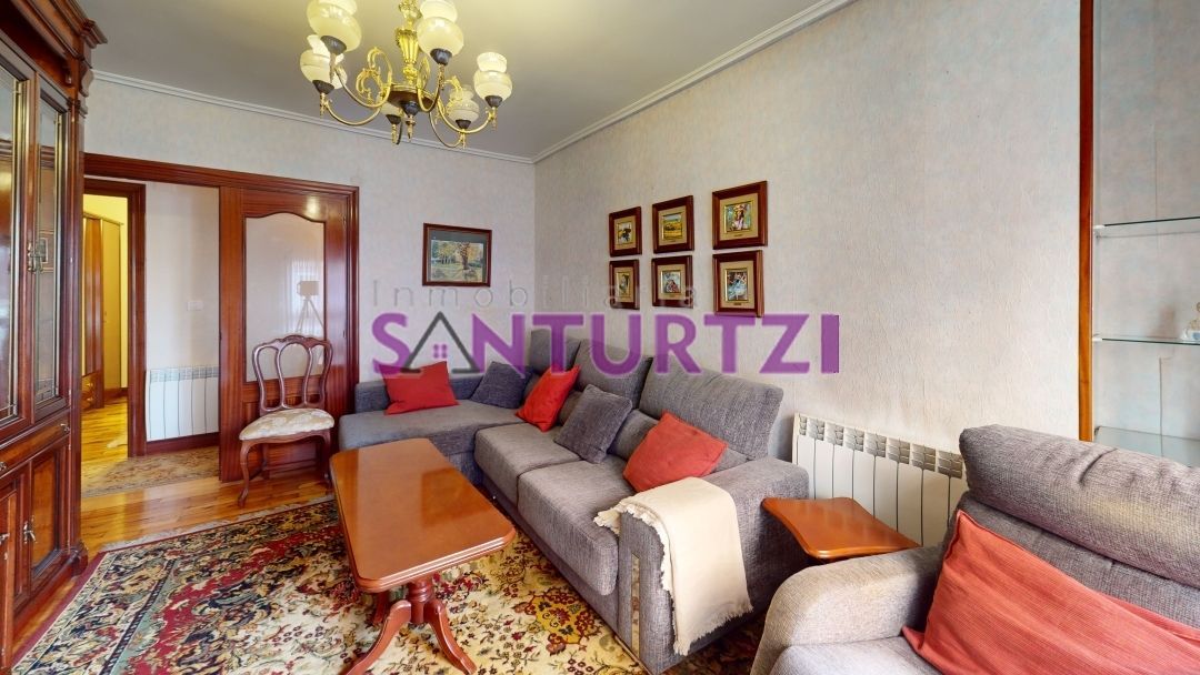 Sala d'estar de Pis en venda en Santurtzi  amb Terrassa