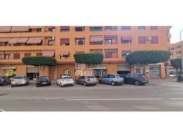 Locale commerciale in affitto a Avenida Artal de Foces