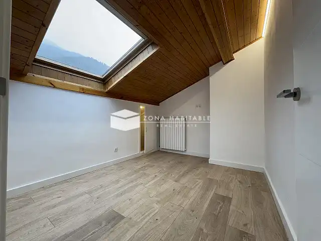 Attic for sale in Encamp  with Heating