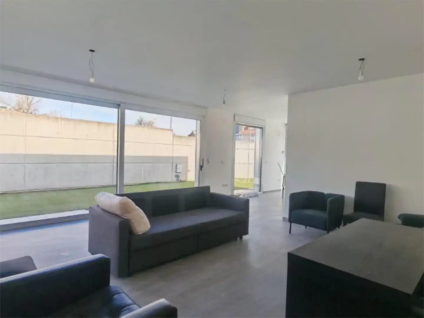 Sala d'estar de Casa o xalet en venda en León Capital  amb Piscina
