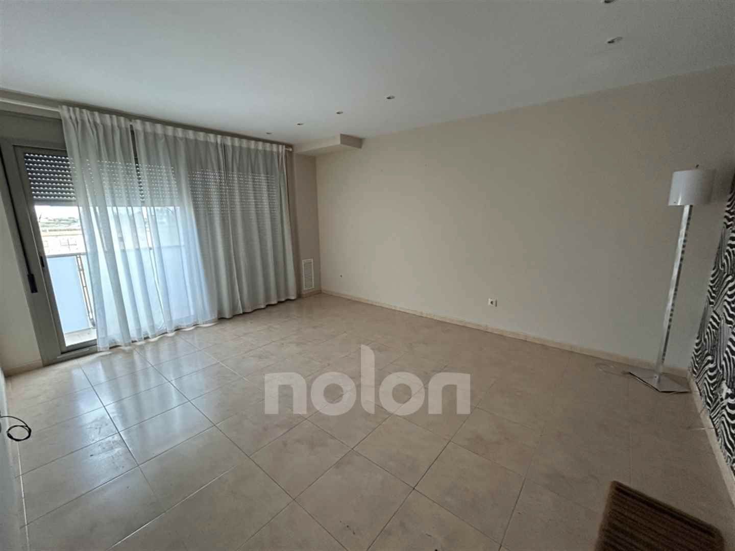 Habitación de Apartamento en venta en Deltebre con Terraza y Piscina comunitaria