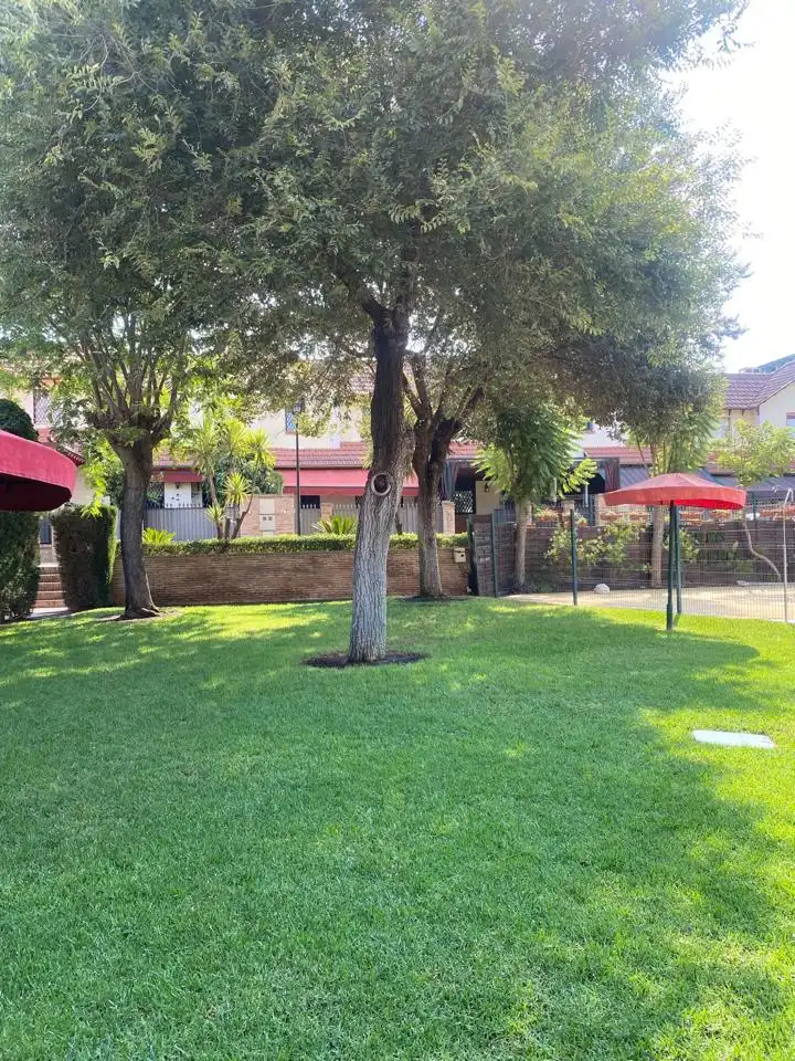 Vista exterior de Pis de lloguer en Dos Hermanas amb Aire condicionat, Terrassa i Moblat