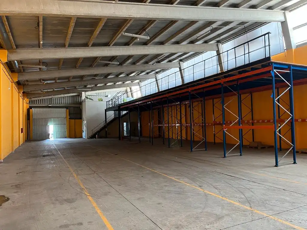 Nau industrial en venda en Santiago de Compostela 