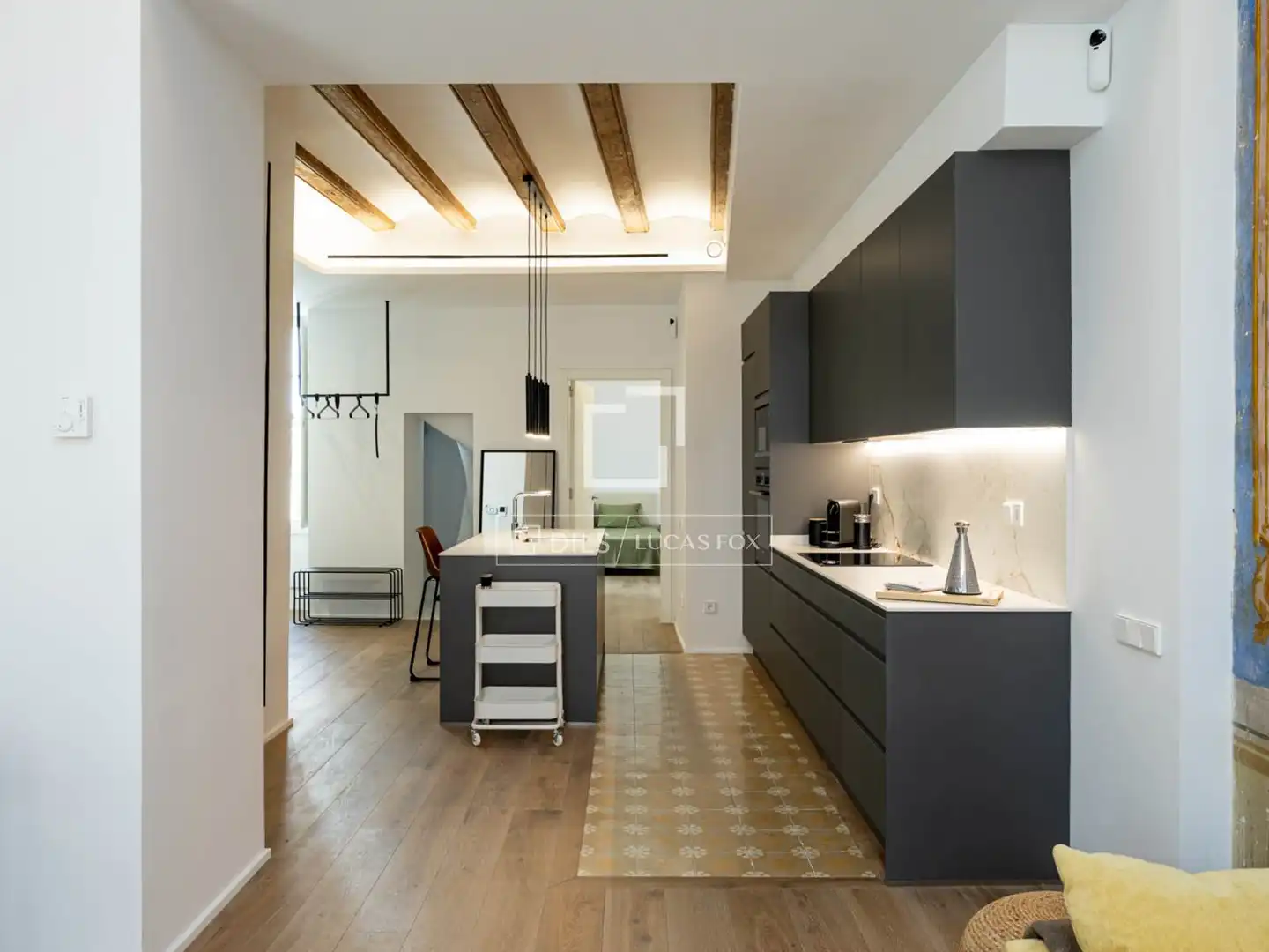 Cuina de Pis de lloguer en Barcelona amb Aire condicionat, Calefacció i Parquet