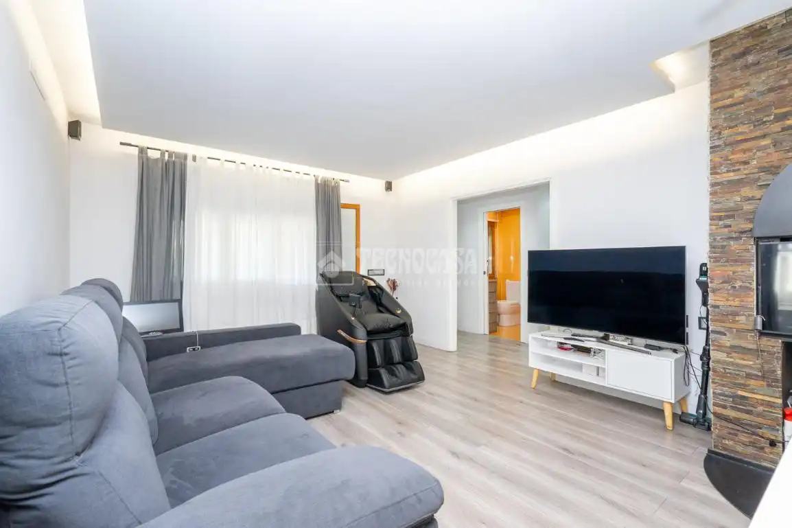 Living room of Detached homes for sale in Manzanares El Real  with Heating, Private garden and Terrace
