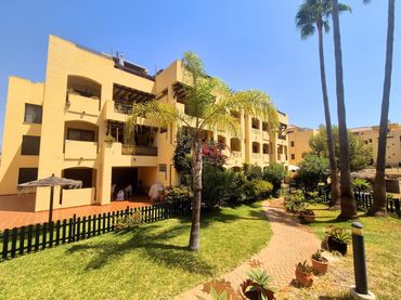 Penthouse with pool for sale in Calle GERANIO DE RIVIERA