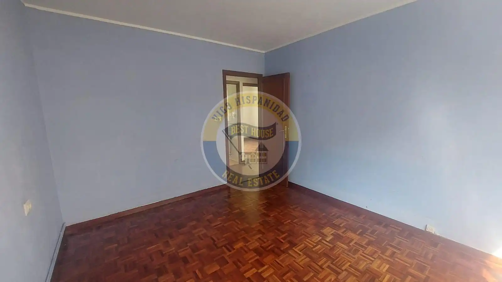 Dormitori de Pis en venda en Vigo  amb Calefacció, Parquet i Traster