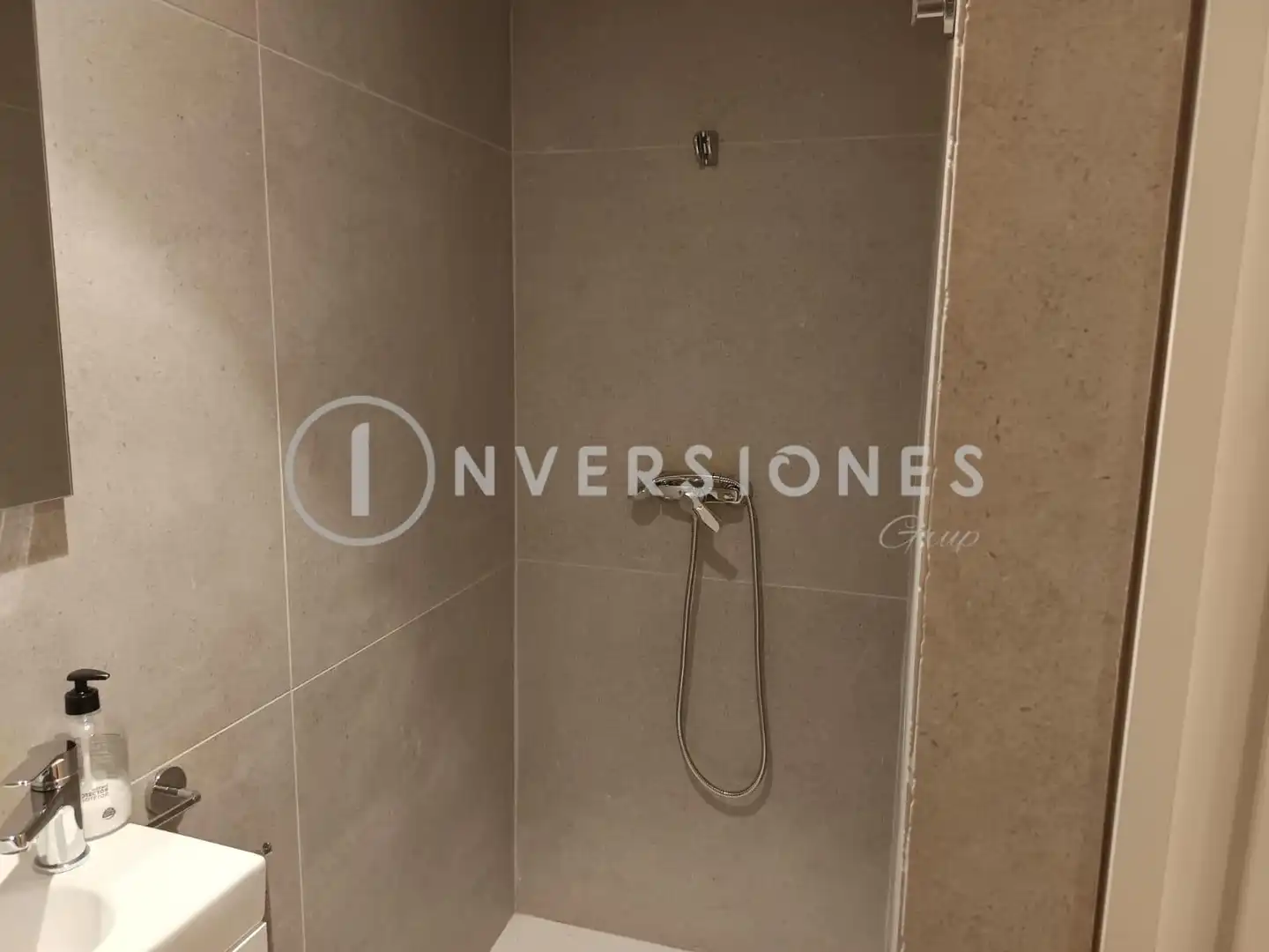Badezimmer von Geschaftsraum zur Miete in Manacor mit Klimaanlage und Möbliert