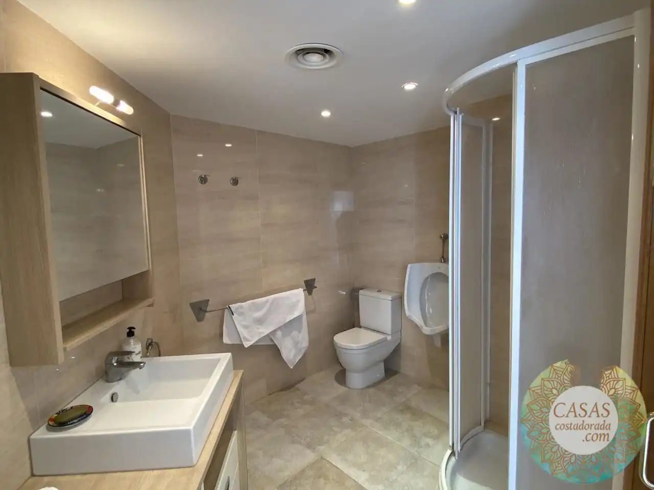 Badezimmer von Dachboden zum Verkauf in L'Ametlla de Mar  mit Klimaanlage und Abstellraum