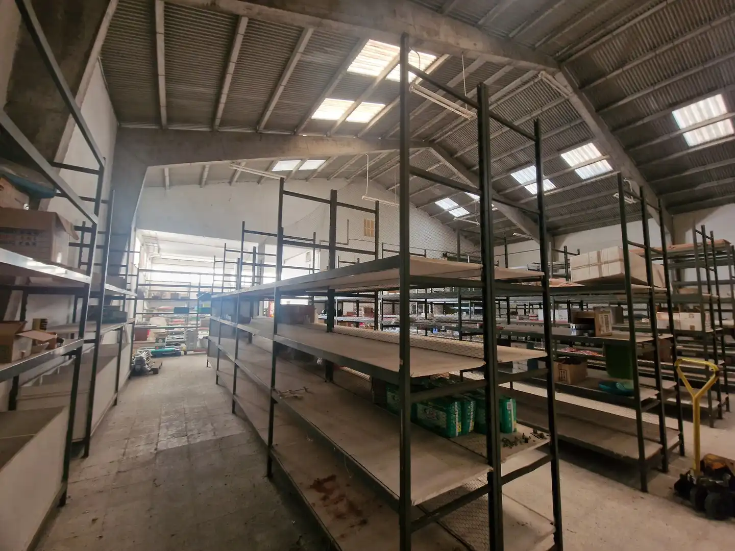 Fabrikhallen zum Verkauf in Narón