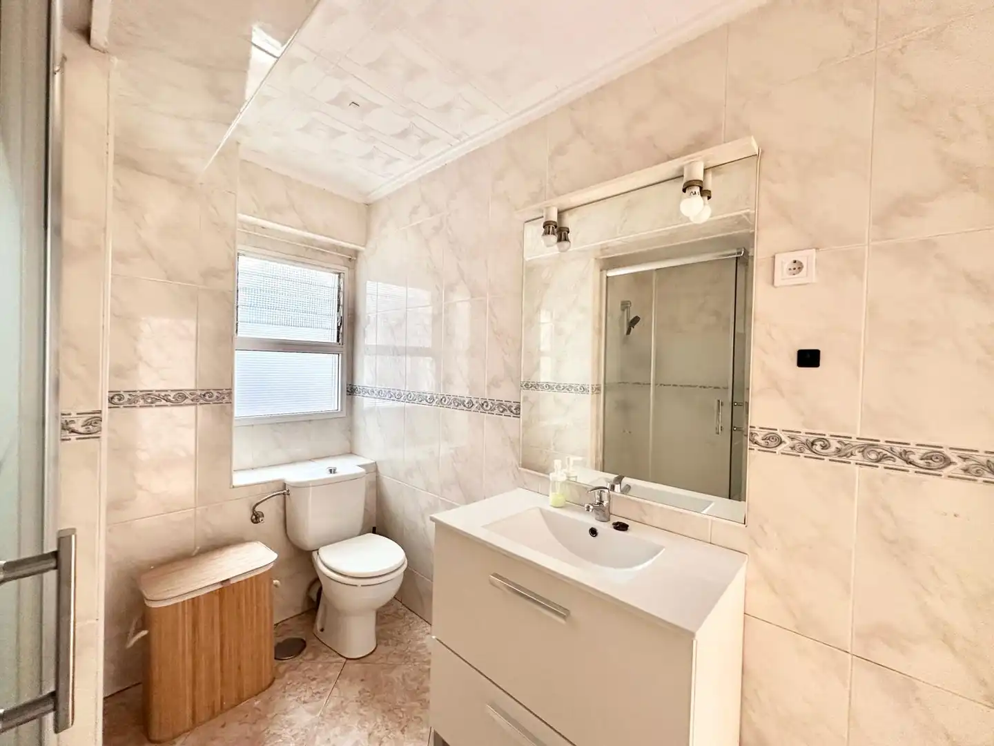 Badezimmer von Wohnung zum Verkauf in Málaga mit Balkon
