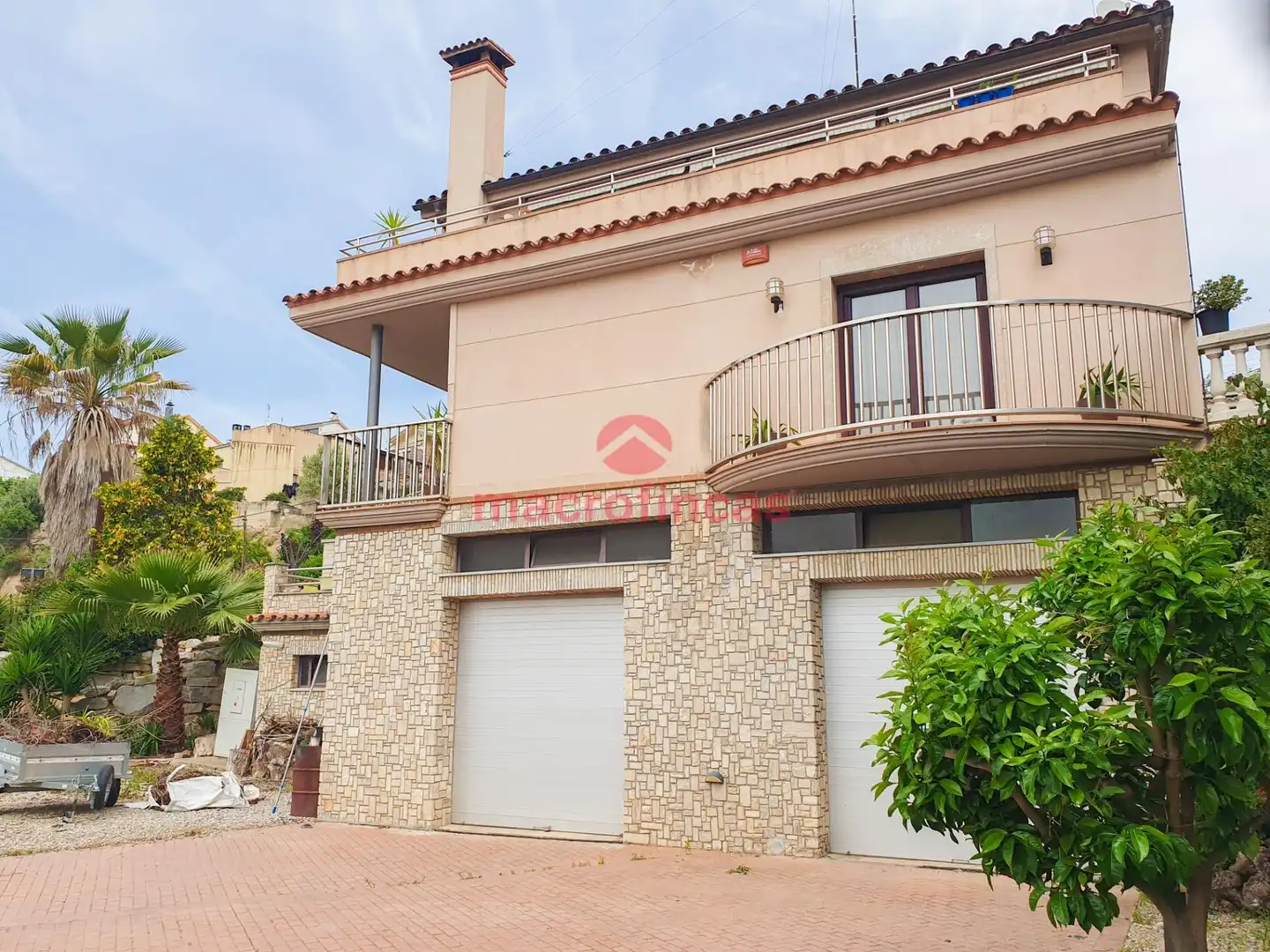 Vista exterior de Casa o xalet en venda en Olesa de Montserrat amb Aire condicionat, Jardí privat i Terrassa