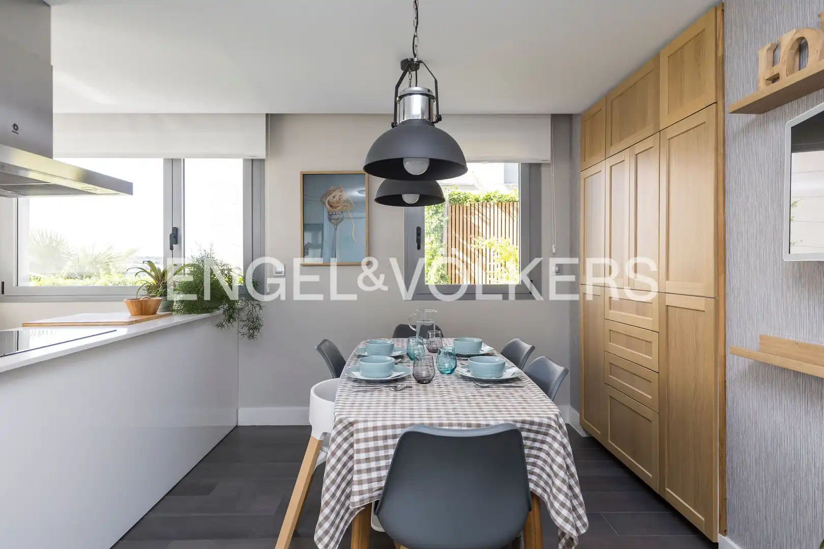 Comedor de Casa adosada en venta en Boadilla del Monte con Aire acondicionado, Calefacción y Jardín privado