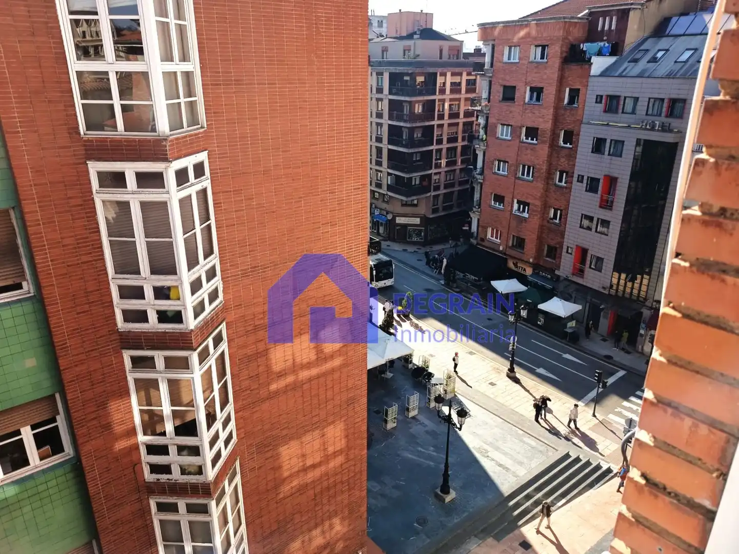 Vista exterior de Pis en venda en Oviedo  amb Traster