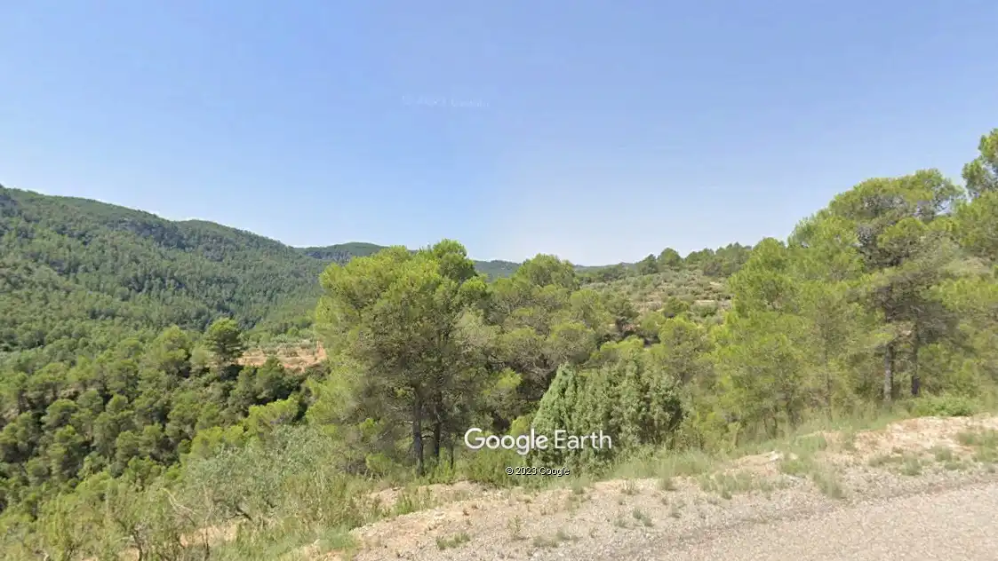 Land for sale in Quesa