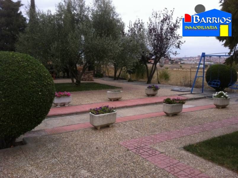 Jardí de Casa o xalet en venda en Zamora Capital  amb Calefacció, Jardí privat i Traster