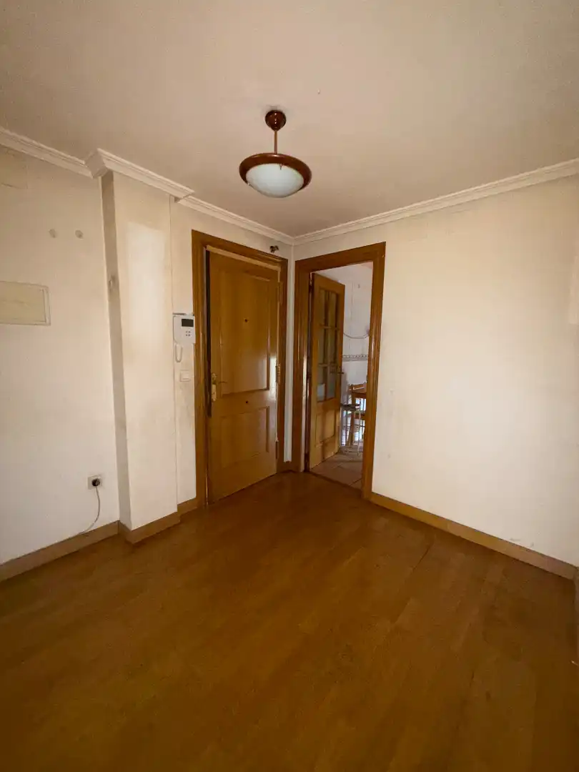 Piso en venta en Benavente con Calefacción, Terraza y Balcón