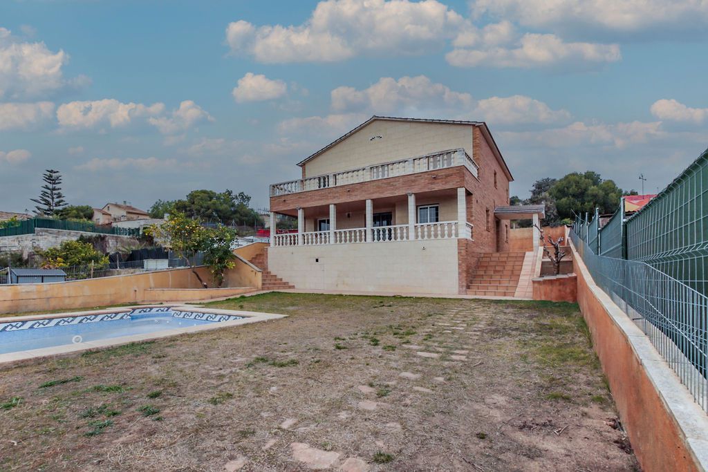 Vista exterior de Casa o chalet en venta en Calafell con Jardín privado, Terraza y Piscina