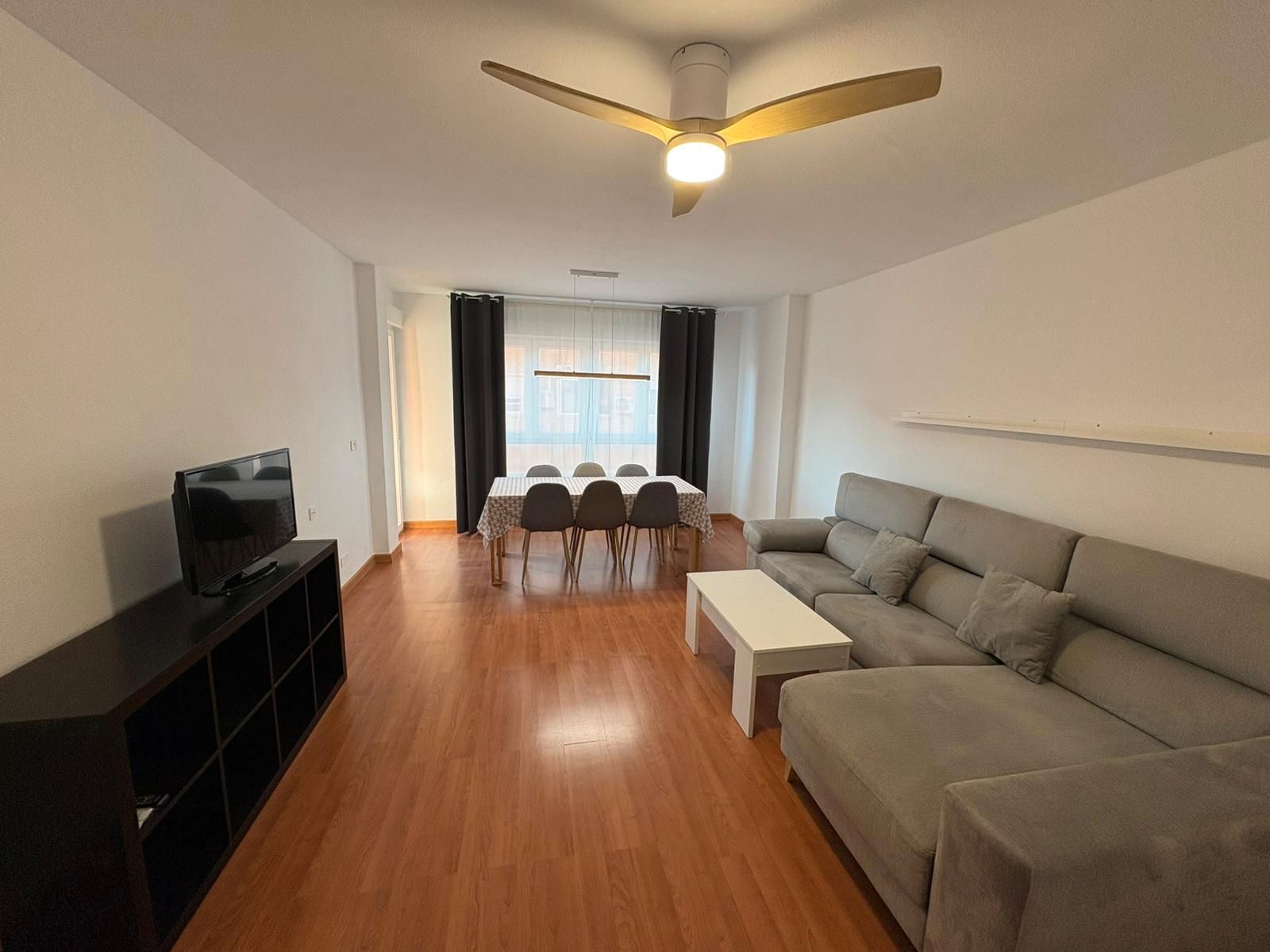 Living room of Flat to rent in  Murcia Capital  with Air Conditioner, Heating and Storage room