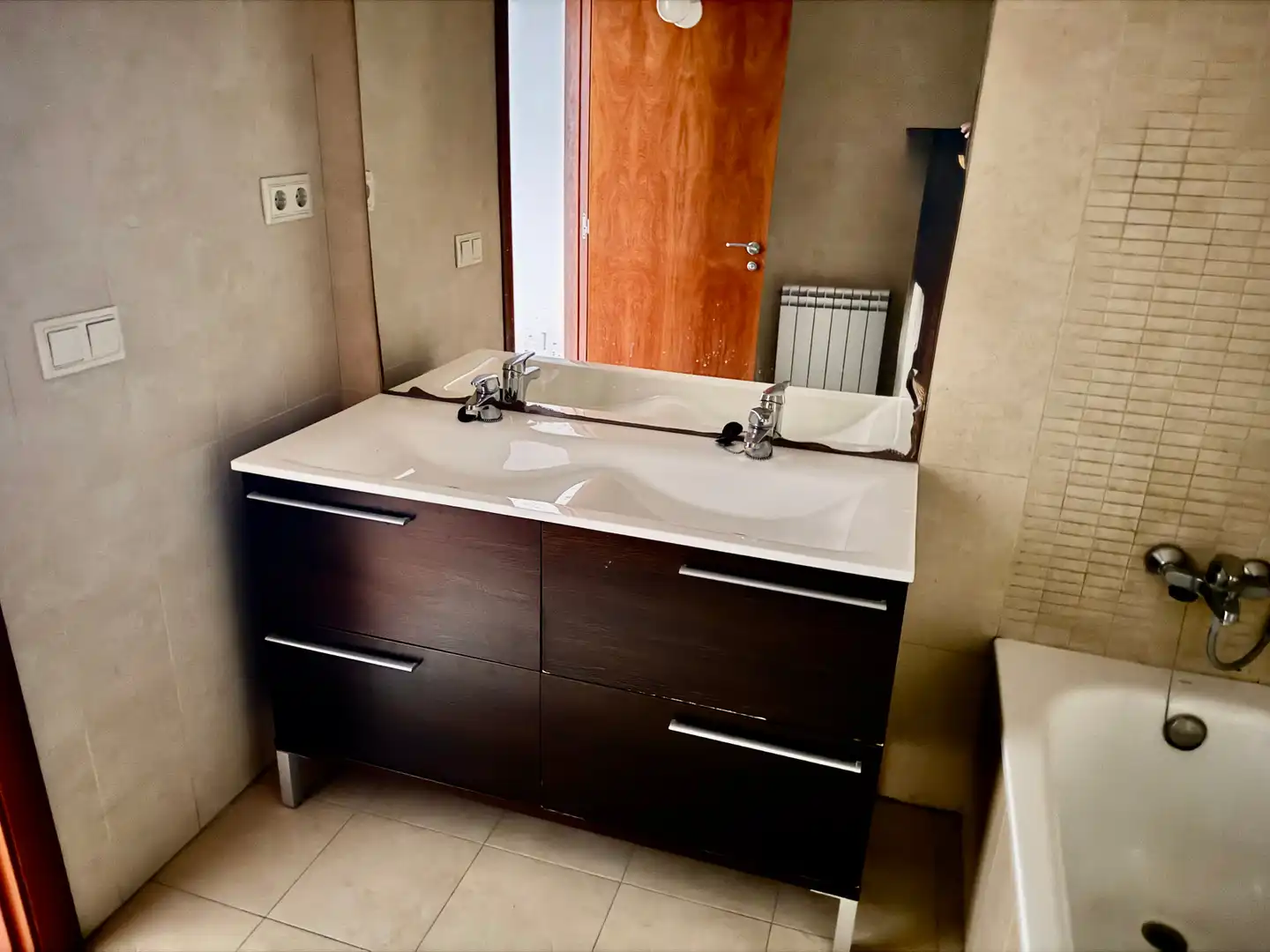 Badezimmer von Einfamilien-Reihenhaus zum Verkauf in Reus mit Parkett und Terrasse